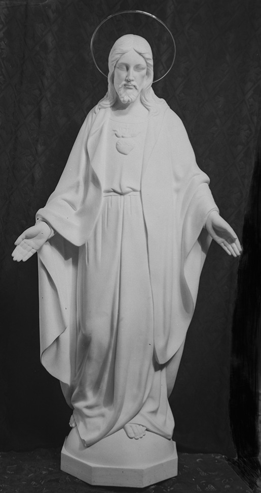 Corazón de Jesús en mármol de José Navas Parejo