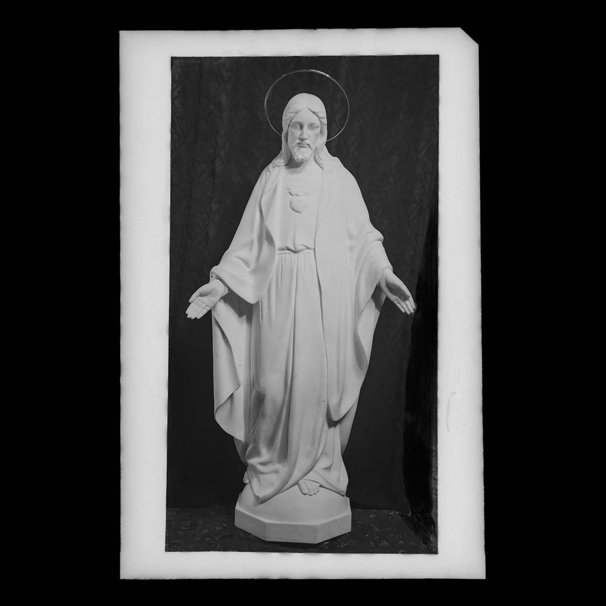 Sagrado Corazón en mármol Duque de Maura