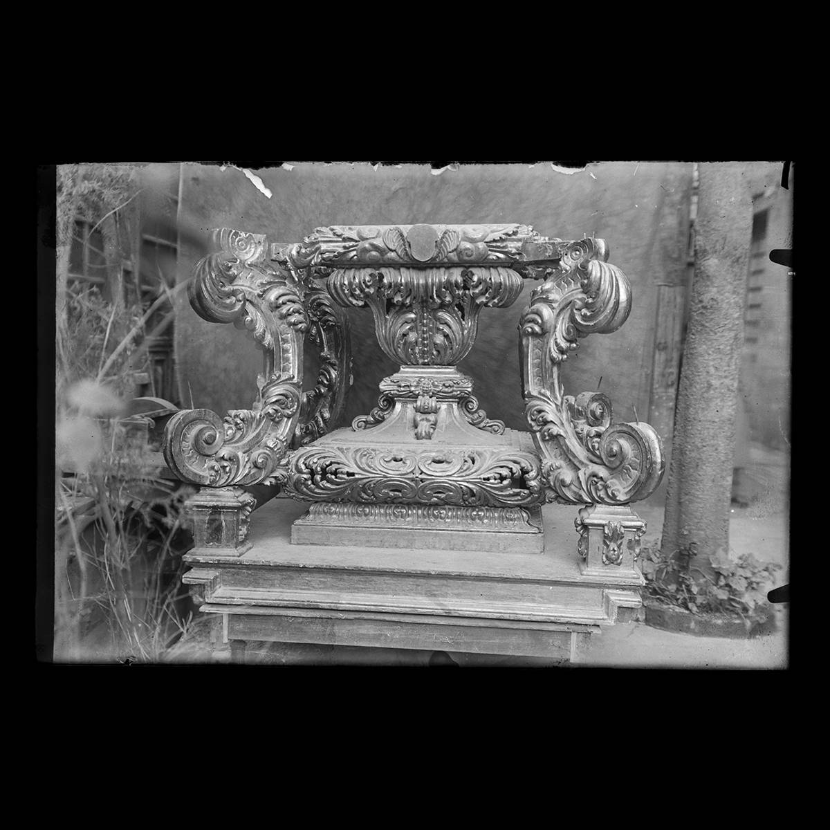 Parte baja del trono de la Victoria de Málaga